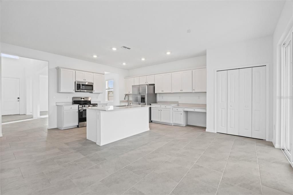 For Sale: $475,000 (5 beds, 3 baths, 3231 Square Feet)