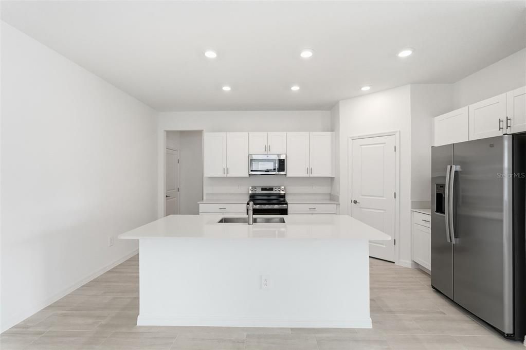 出租: $2,400 (3 贝兹, 2 浴室, 1951 平方英尺)