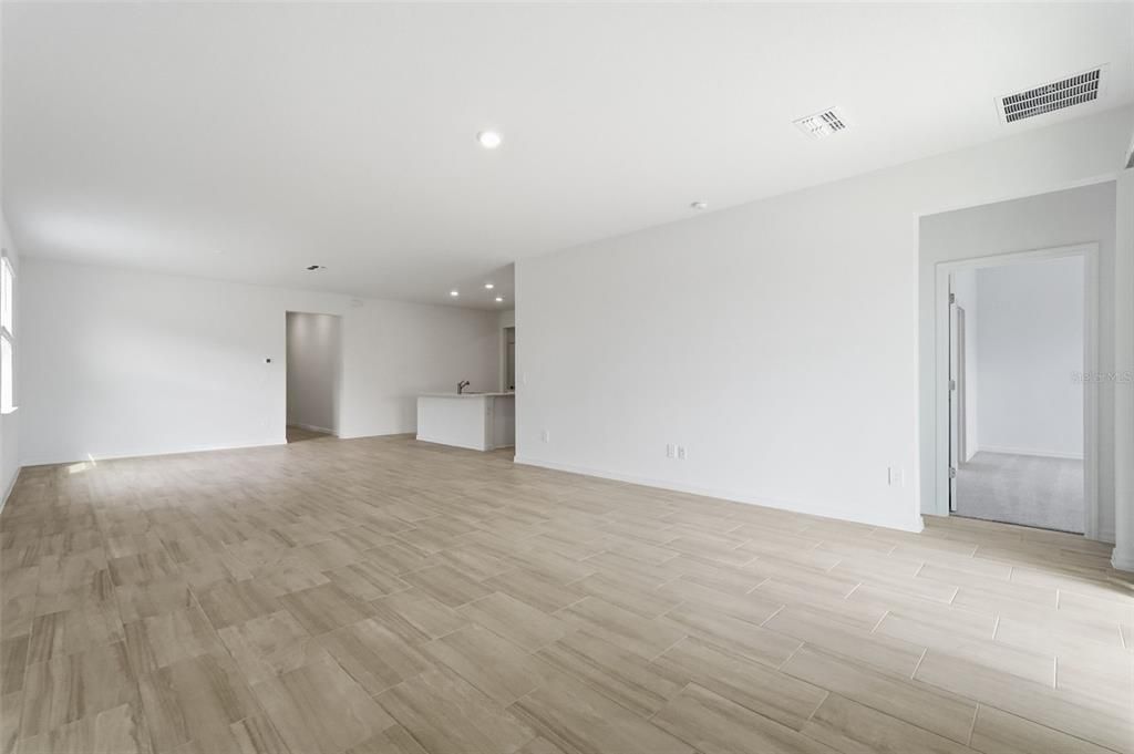 出租: $2,400 (3 贝兹, 2 浴室, 1951 平方英尺)