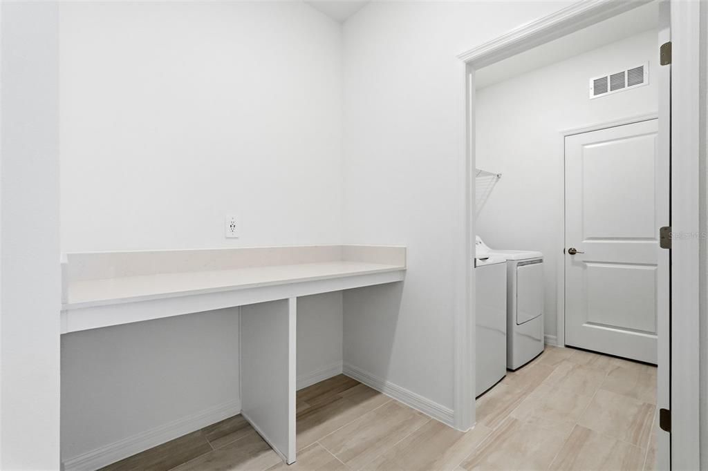 出租: $2,400 (3 贝兹, 2 浴室, 1951 平方英尺)