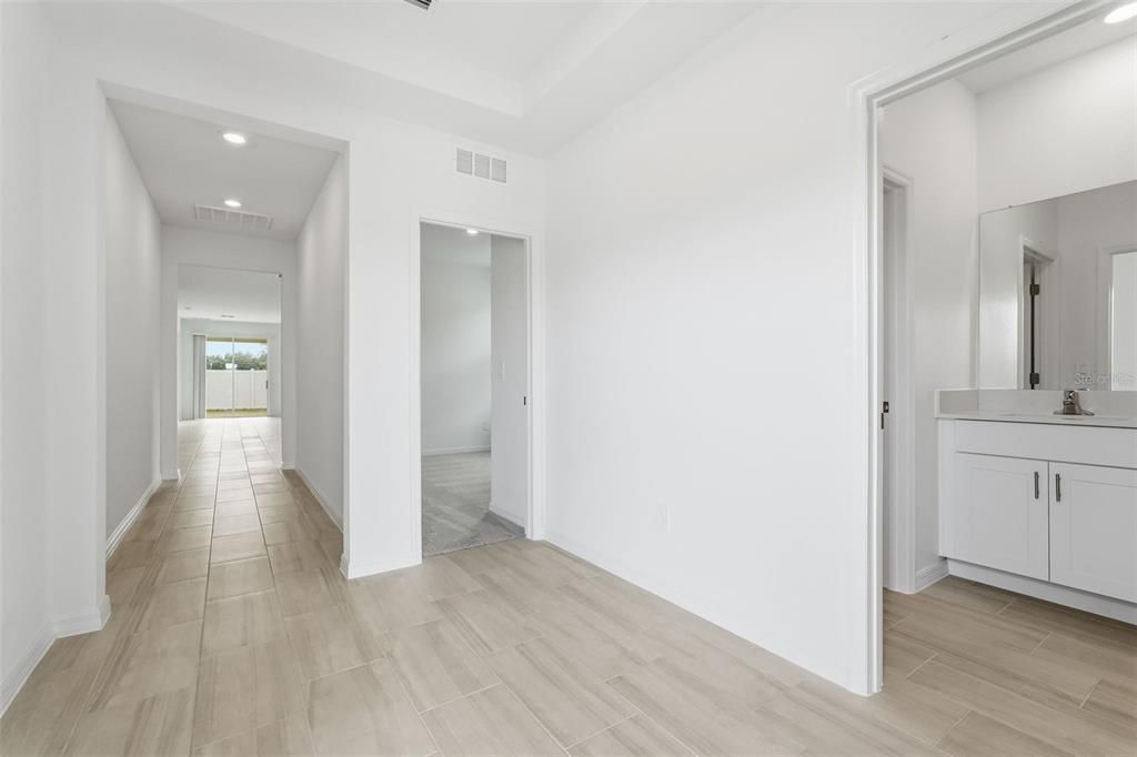 出租: $2,400 (3 贝兹, 2 浴室, 1951 平方英尺)