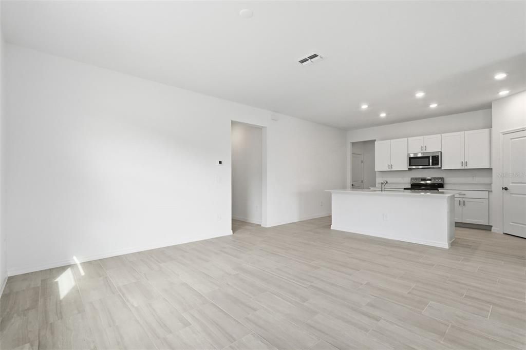 出租: $2,400 (3 贝兹, 2 浴室, 1951 平方英尺)