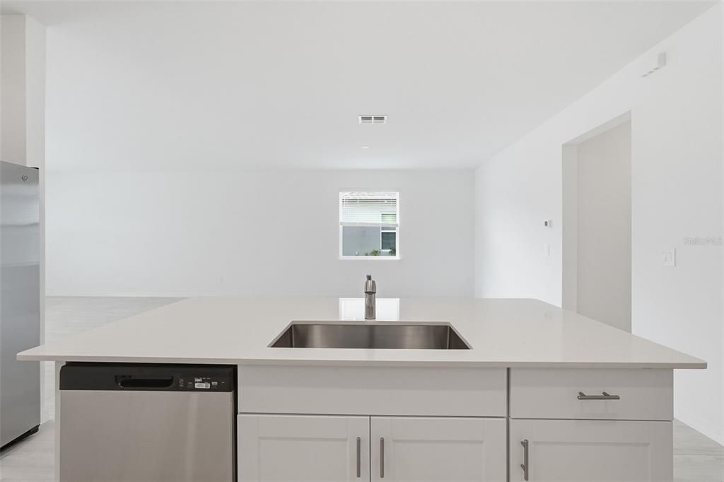 出租: $2,400 (3 贝兹, 2 浴室, 1951 平方英尺)