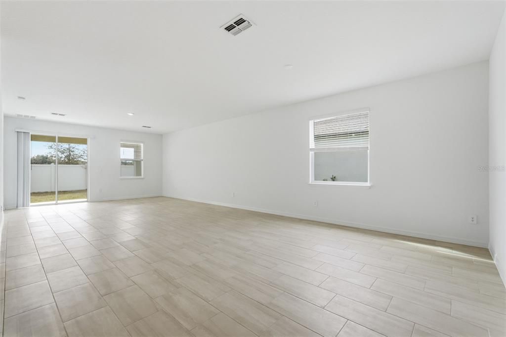 出租: $2,400 (3 贝兹, 2 浴室, 1951 平方英尺)