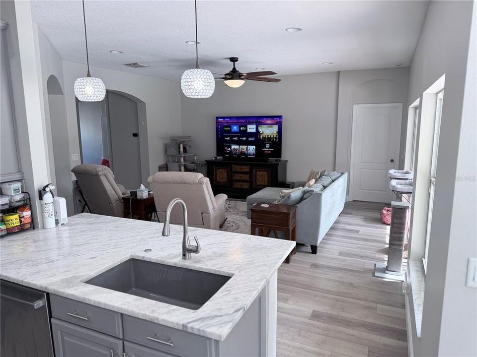 待售: $535,000 (4 贝兹, 2 浴室, 2143 平方英尺)