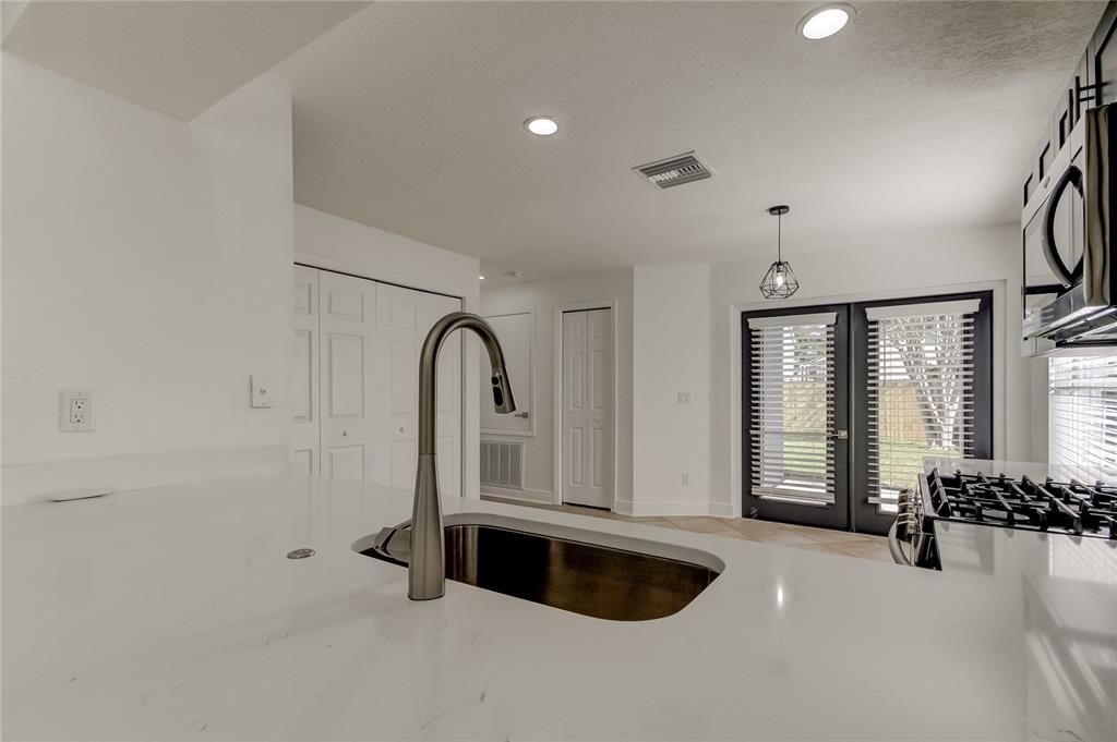 出租: $2,800 (3 贝兹, 2 浴室, 1456 平方英尺)