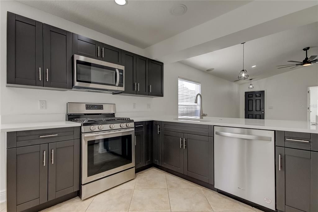 出租: $2,800 (3 贝兹, 2 浴室, 1456 平方英尺)