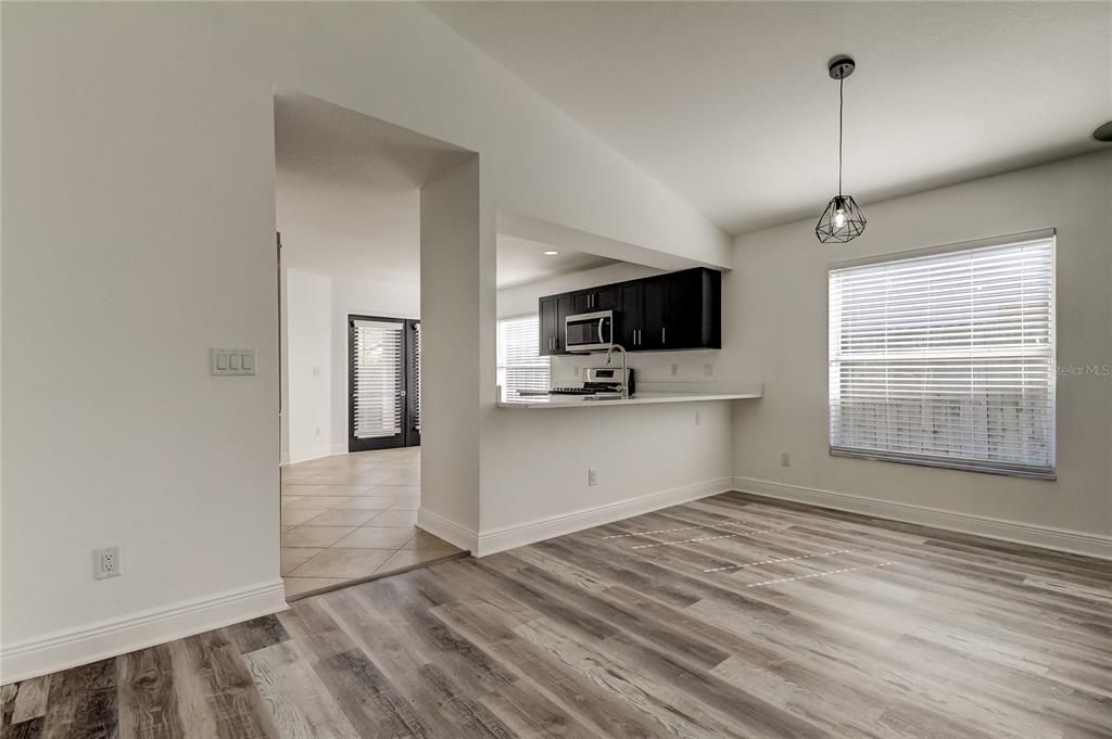 出租: $2,800 (3 贝兹, 2 浴室, 1456 平方英尺)