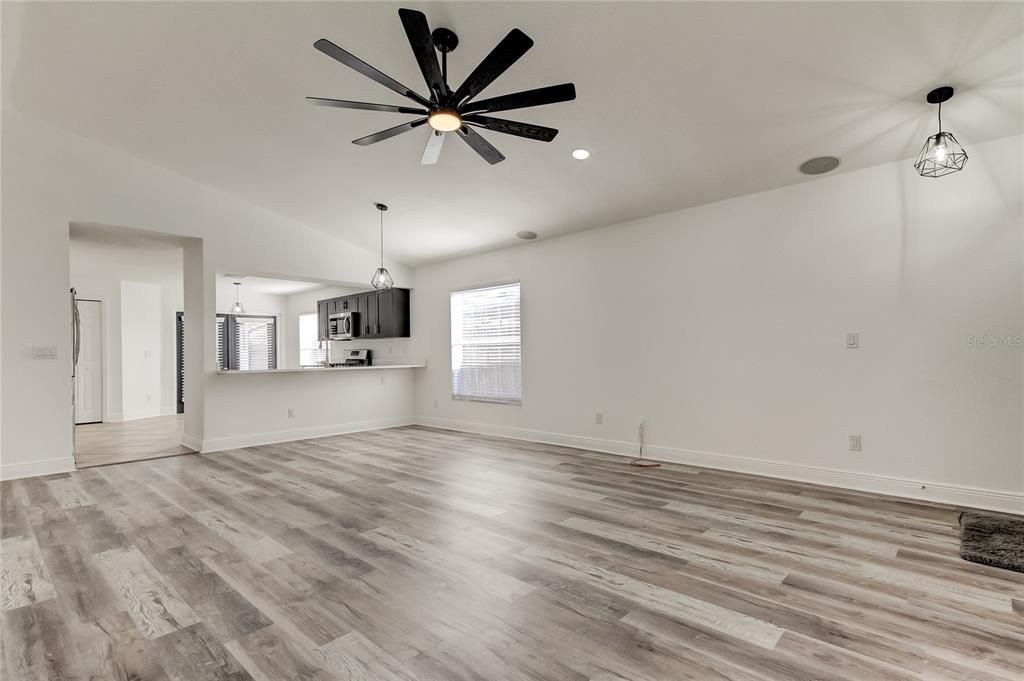 出租: $2,800 (3 贝兹, 2 浴室, 1456 平方英尺)