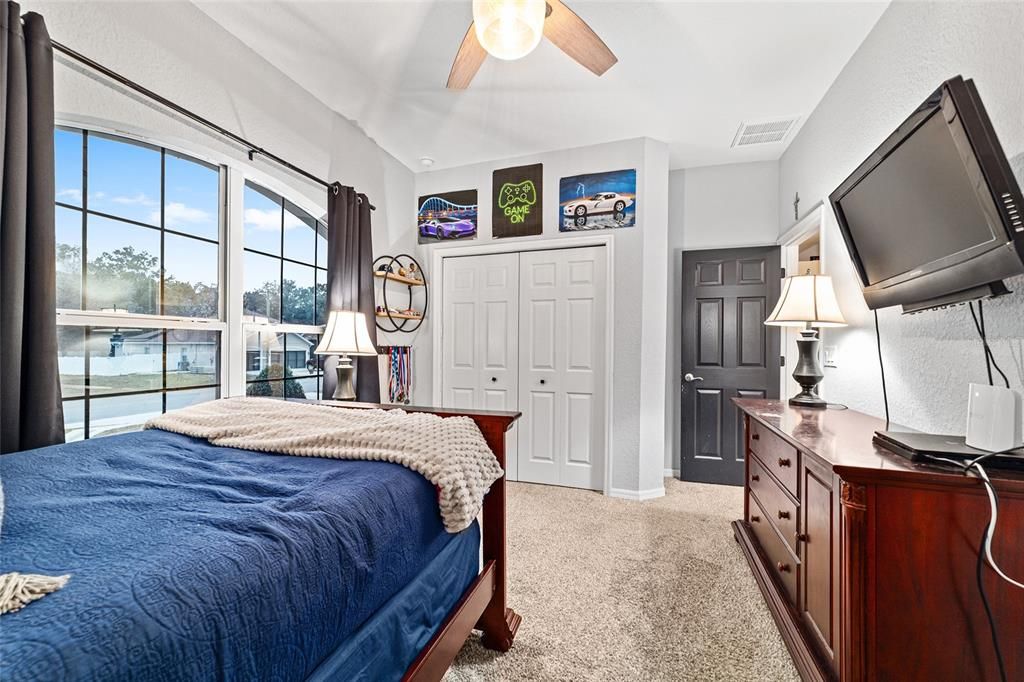 For Sale: $469,999 (5 beds, 3 baths, 2989 Square Feet)