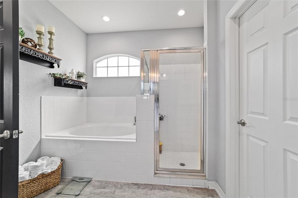 For Sale: $469,999 (5 beds, 3 baths, 2989 Square Feet)