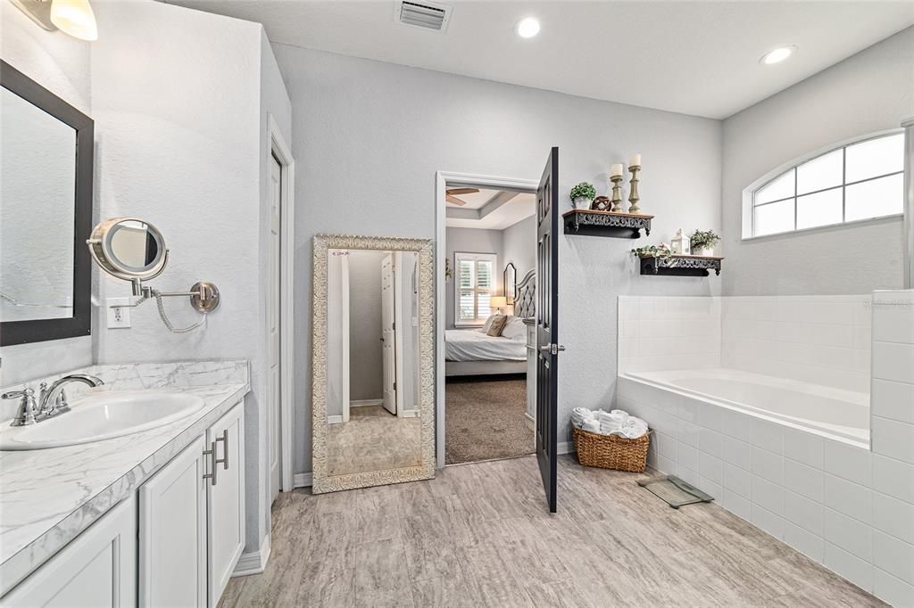 For Sale: $469,999 (5 beds, 3 baths, 2989 Square Feet)