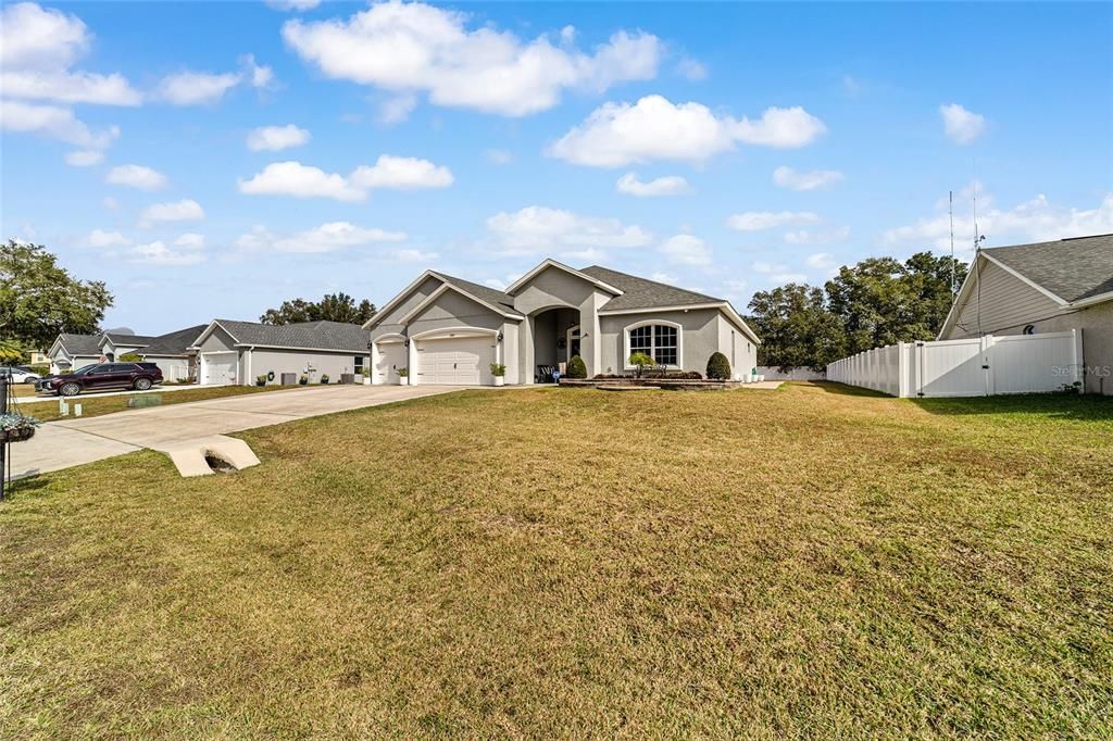 For Sale: $469,999 (5 beds, 3 baths, 2989 Square Feet)