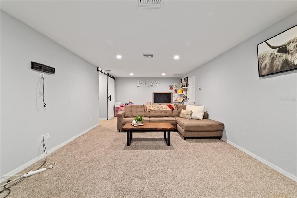 For Sale: $469,999 (5 beds, 3 baths, 2989 Square Feet)