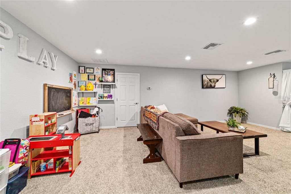 For Sale: $469,999 (5 beds, 3 baths, 2989 Square Feet)