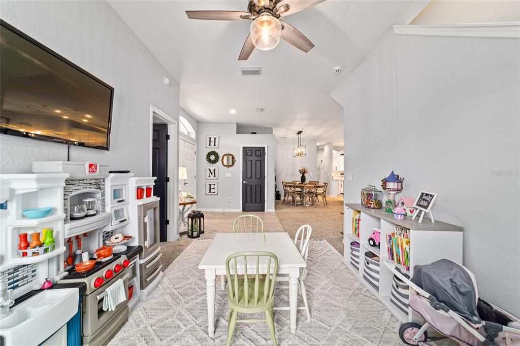 For Sale: $469,999 (5 beds, 3 baths, 2989 Square Feet)