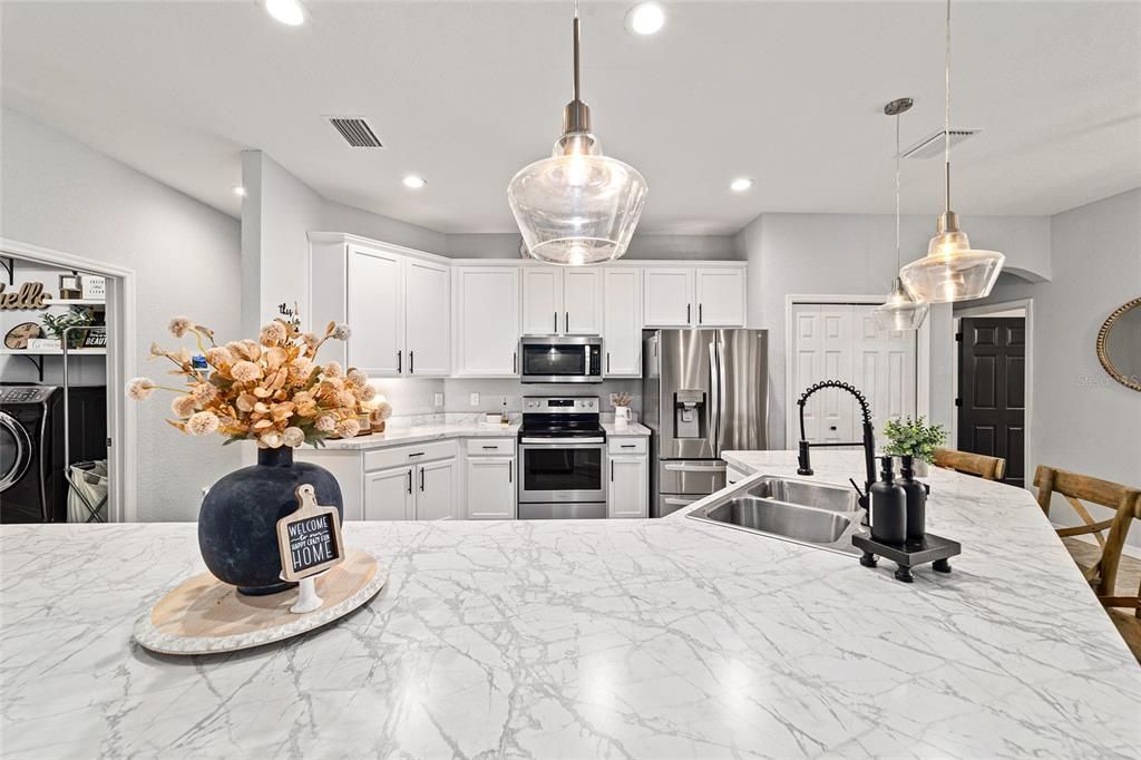 For Sale: $469,999 (5 beds, 3 baths, 2989 Square Feet)