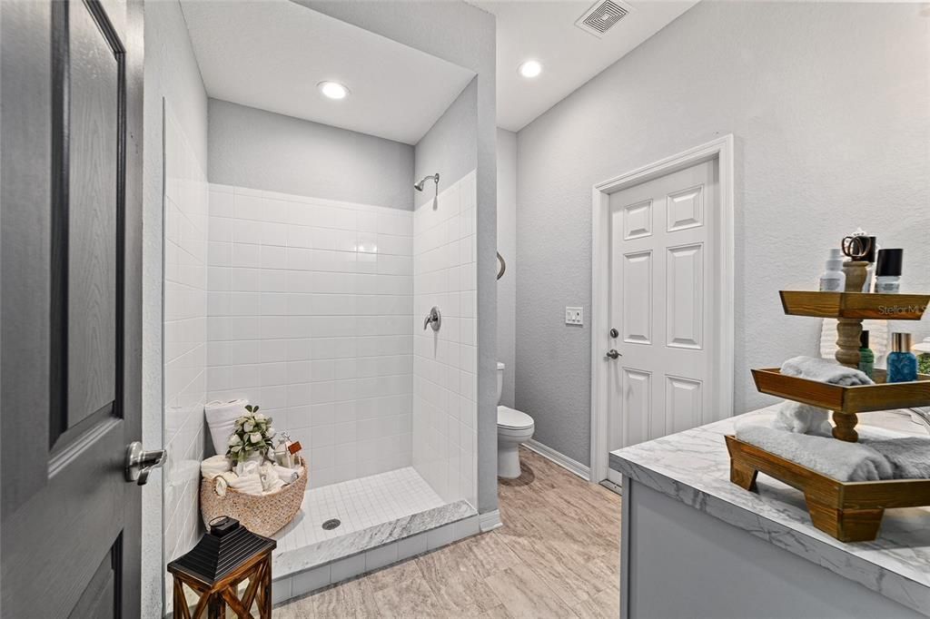 For Sale: $469,999 (5 beds, 3 baths, 2989 Square Feet)