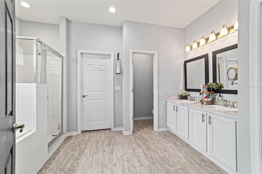 For Sale: $469,999 (5 beds, 3 baths, 2989 Square Feet)