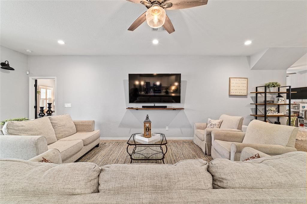 For Sale: $469,999 (5 beds, 3 baths, 2989 Square Feet)