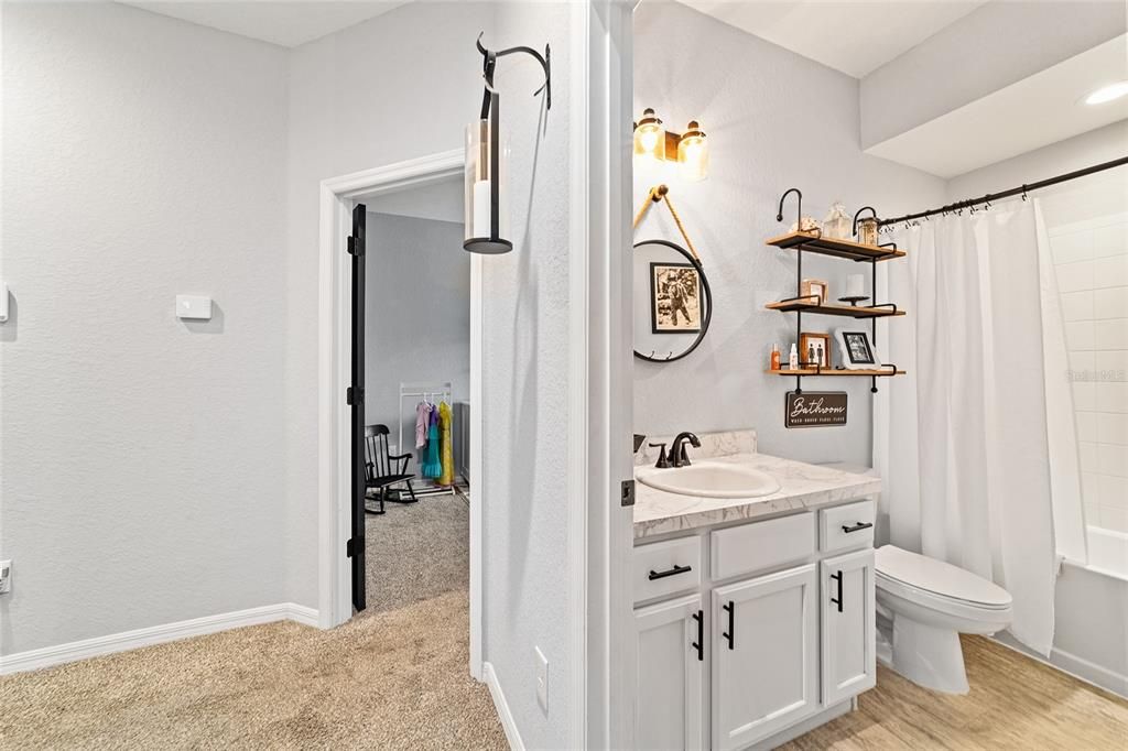 For Sale: $469,999 (5 beds, 3 baths, 2989 Square Feet)