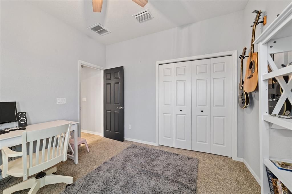 For Sale: $469,999 (5 beds, 3 baths, 2989 Square Feet)