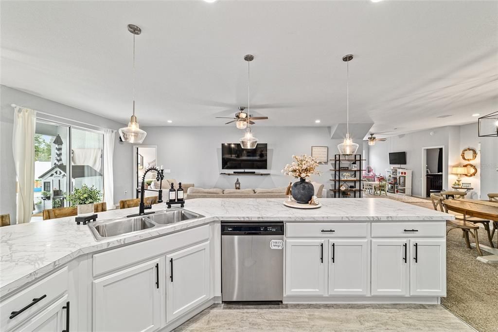 For Sale: $469,999 (5 beds, 3 baths, 2989 Square Feet)