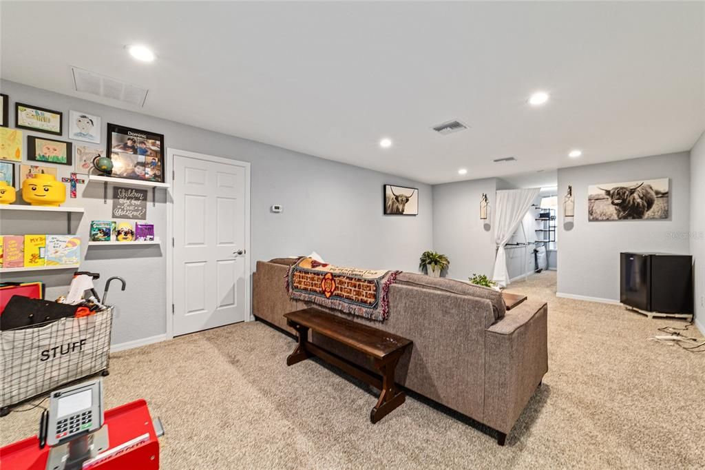 For Sale: $469,999 (5 beds, 3 baths, 2989 Square Feet)