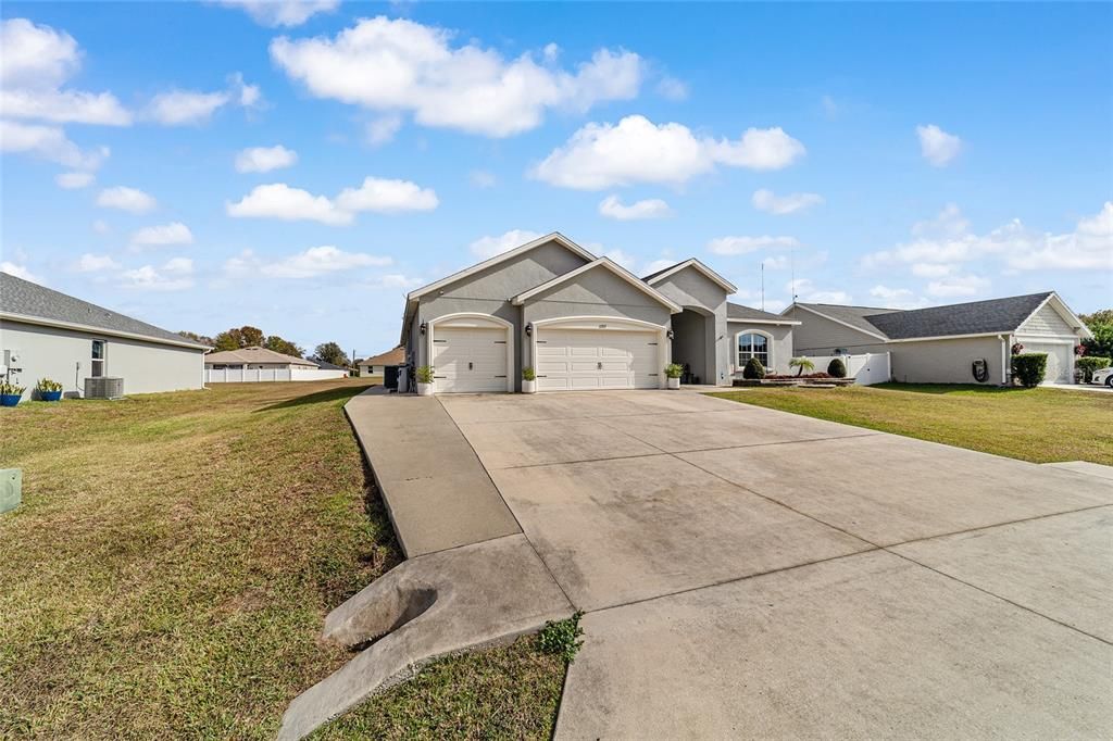 For Sale: $469,999 (5 beds, 3 baths, 2989 Square Feet)