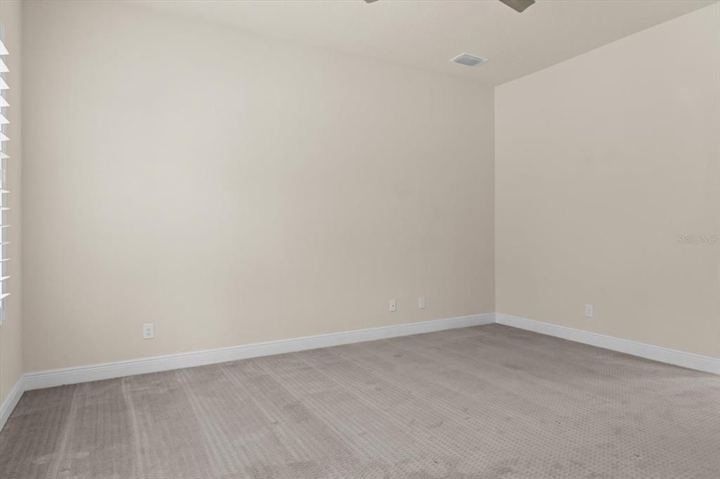 Под контрактом: $548,900 (3 спален, 2 ванн, 2209 Квадратных фут)