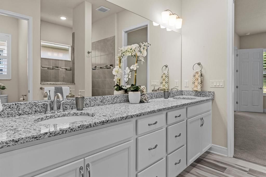 Под контрактом: $548,900 (3 спален, 2 ванн, 2209 Квадратных фут)