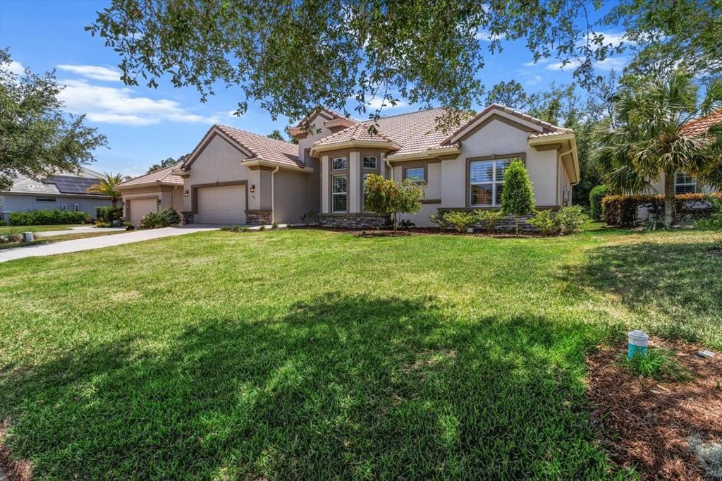 Под контрактом: $548,900 (3 спален, 2 ванн, 2209 Квадратных фут)