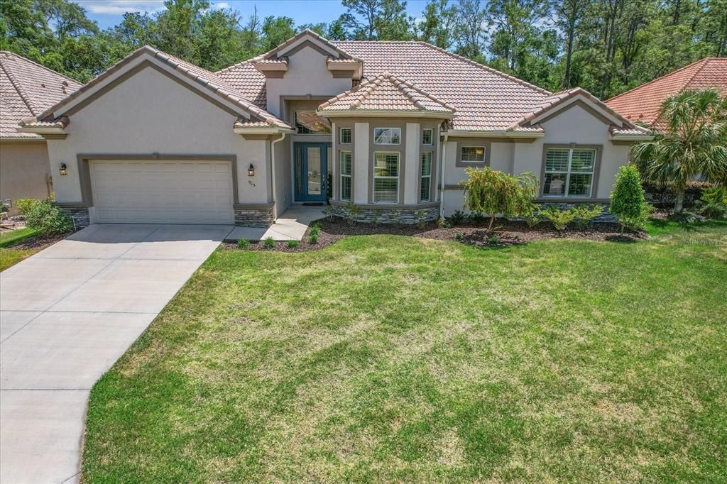 Под контрактом: $548,900 (3 спален, 2 ванн, 2209 Квадратных фут)