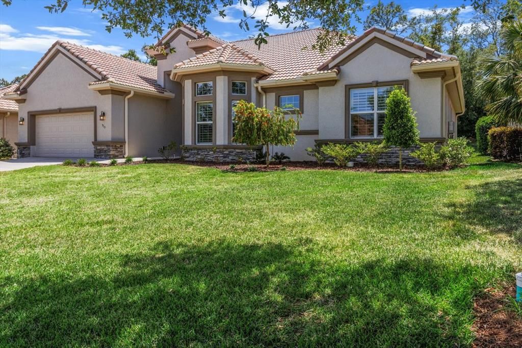 Под контрактом: $548,900 (3 спален, 2 ванн, 2209 Квадратных фут)