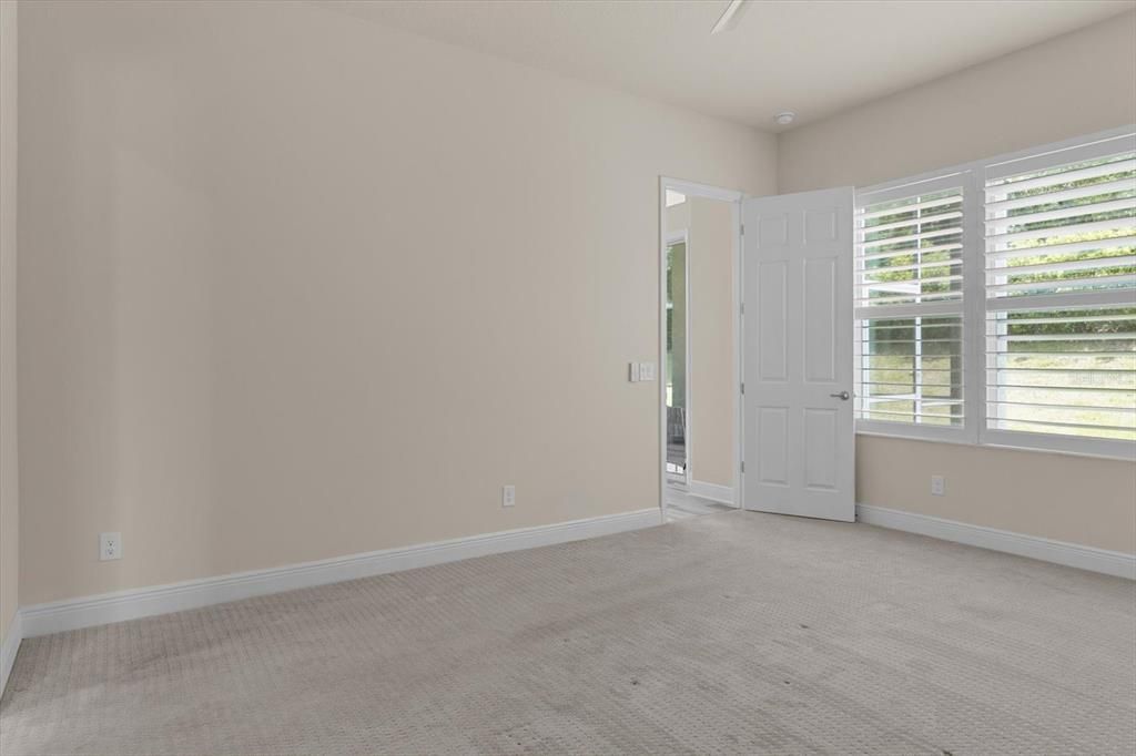 Под контрактом: $548,900 (3 спален, 2 ванн, 2209 Квадратных фут)