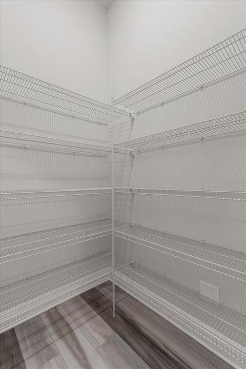 Под контрактом: $548,900 (3 спален, 2 ванн, 2209 Квадратных фут)