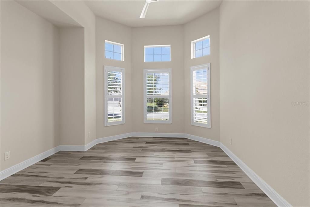 Под контрактом: $548,900 (3 спален, 2 ванн, 2209 Квадратных фут)