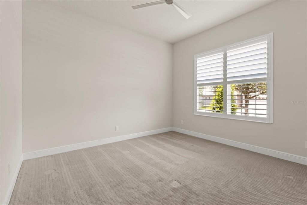 Под контрактом: $548,900 (3 спален, 2 ванн, 2209 Квадратных фут)