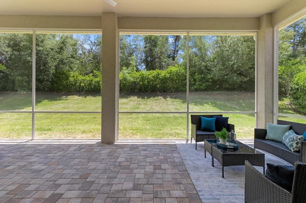 Под контрактом: $548,900 (3 спален, 2 ванн, 2209 Квадратных фут)