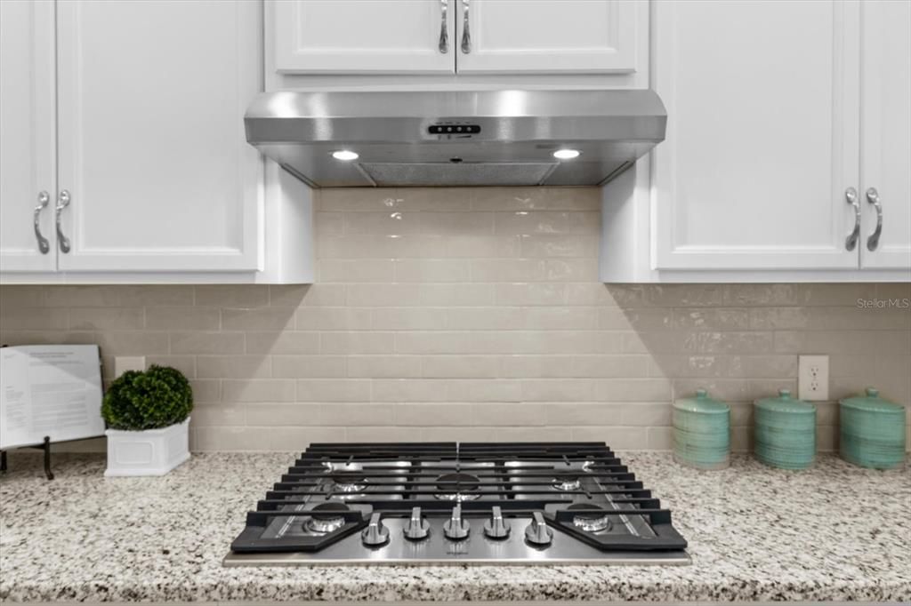 Под контрактом: $548,900 (3 спален, 2 ванн, 2209 Квадратных фут)