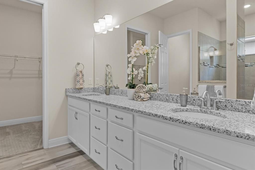 Под контрактом: $548,900 (3 спален, 2 ванн, 2209 Квадратных фут)