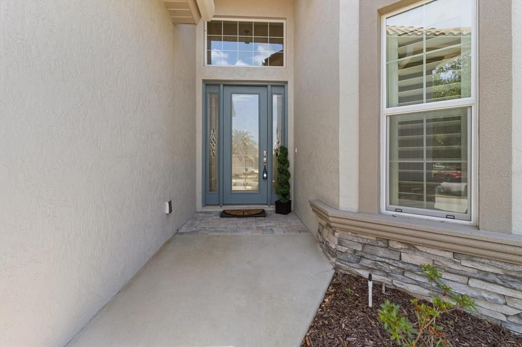 Под контрактом: $548,900 (3 спален, 2 ванн, 2209 Квадратных фут)