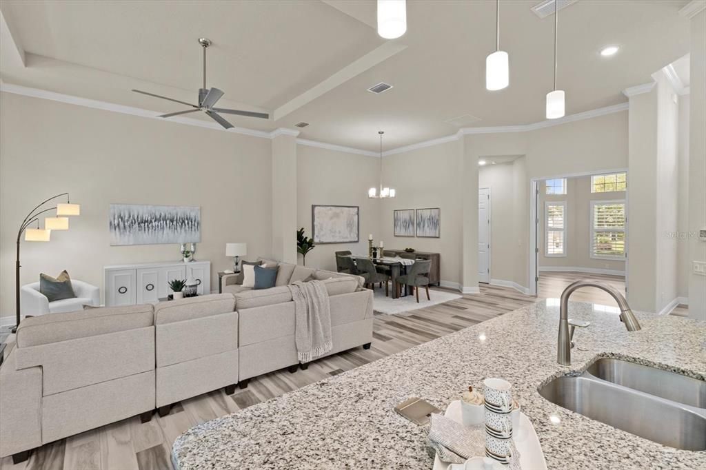 Под контрактом: $548,900 (3 спален, 2 ванн, 2209 Квадратных фут)