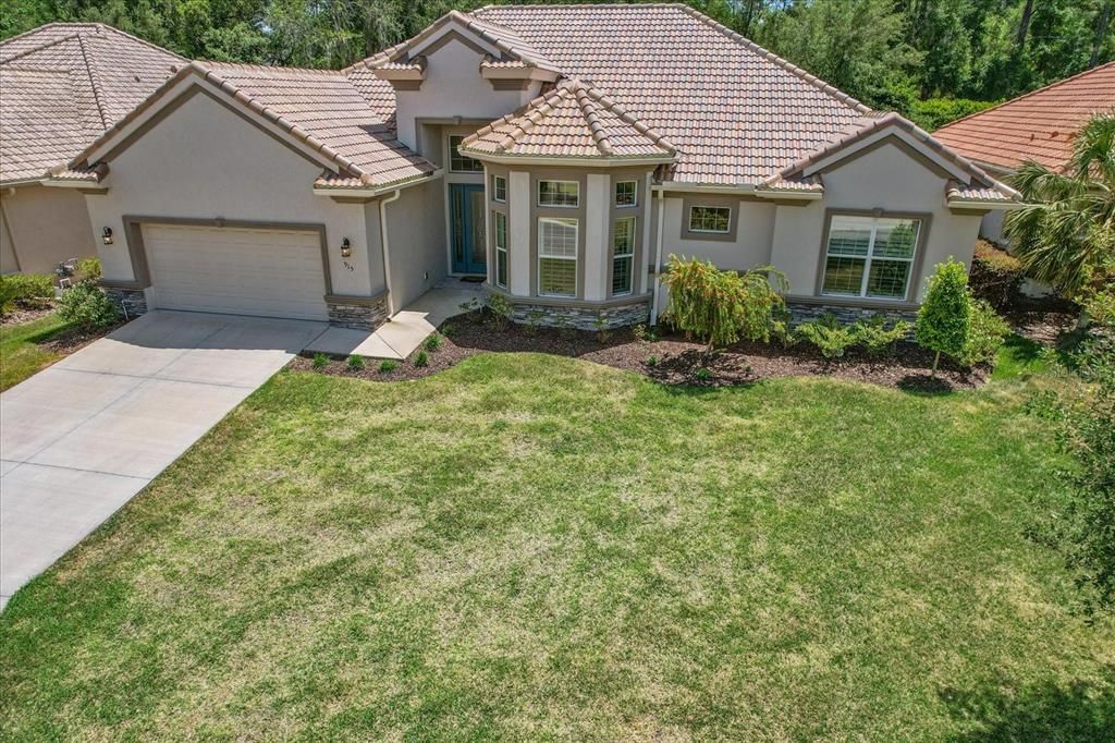 Под контрактом: $548,900 (3 спален, 2 ванн, 2209 Квадратных фут)