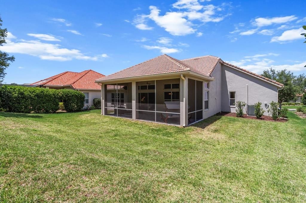 Под контрактом: $548,900 (3 спален, 2 ванн, 2209 Квадратных фут)