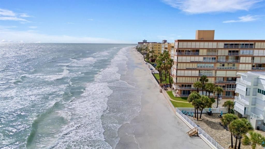 For Sale: $339,900 (1 beds, 1 baths, 425 Square Feet)