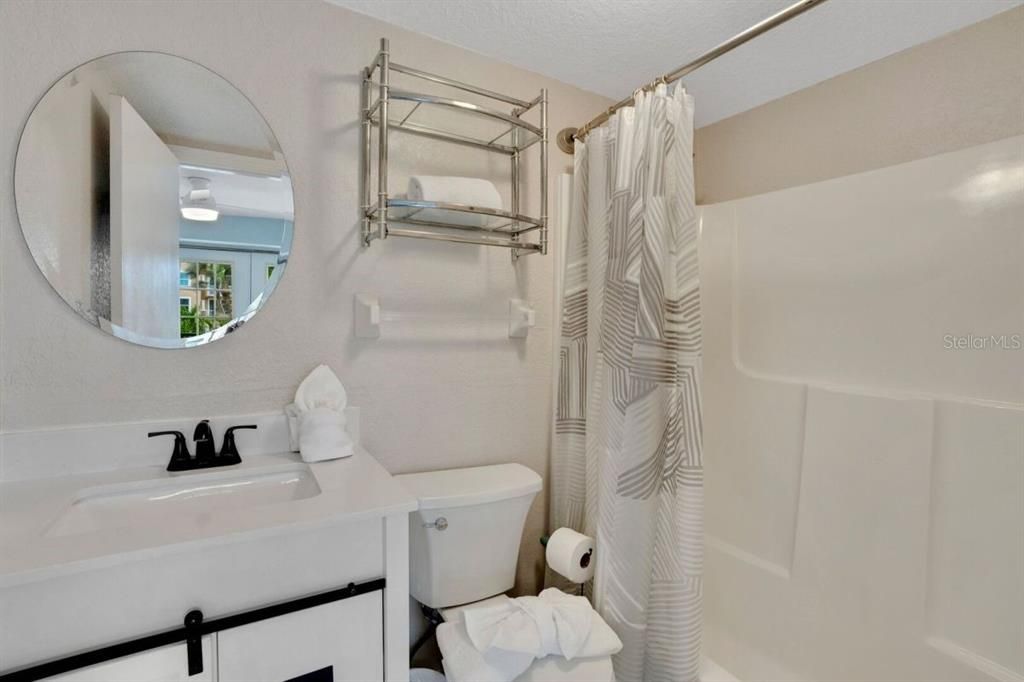 For Sale: $339,900 (1 beds, 1 baths, 425 Square Feet)