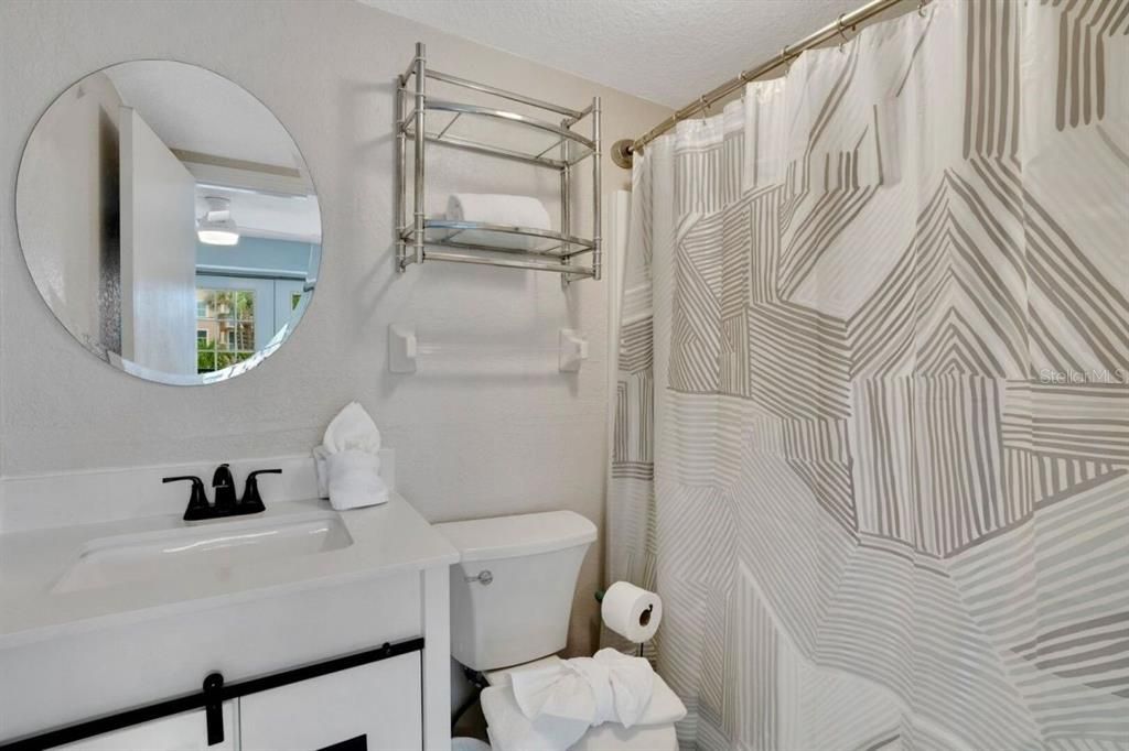 For Sale: $339,900 (1 beds, 1 baths, 425 Square Feet)