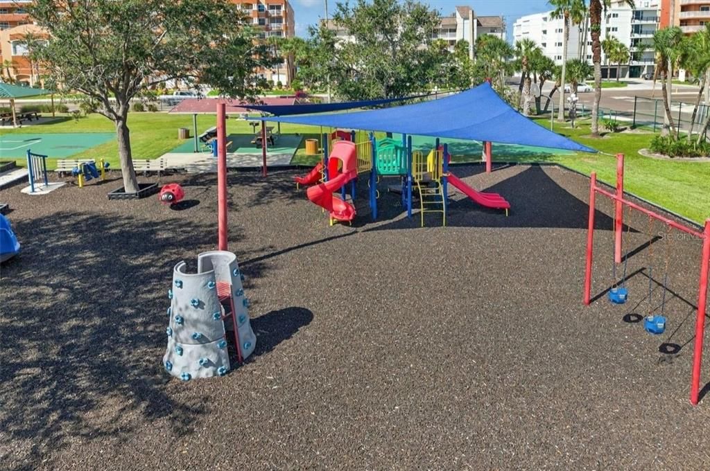 For Sale: $339,900 (1 beds, 1 baths, 425 Square Feet)