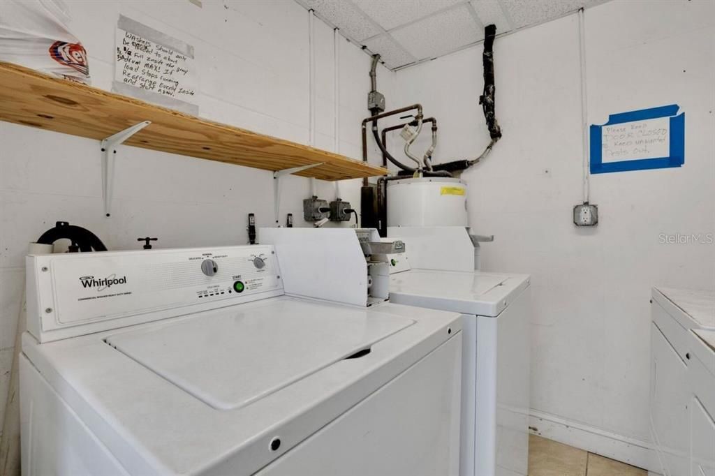 For Sale: $339,900 (1 beds, 1 baths, 425 Square Feet)